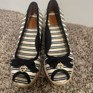 TORY BURCH JACKIE 75MM STRIPED PEEP-TOE WEDGE SZ 8.5 RETAIL $225